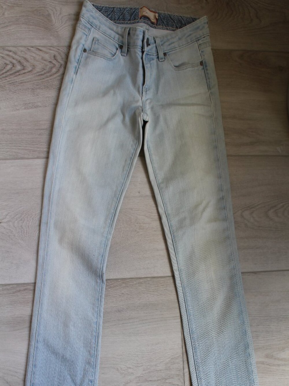 Paige Low Rise Skinny Jean Women's 26
